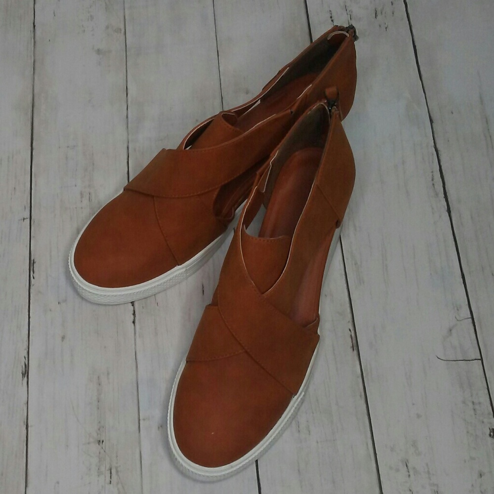 Like New! Wedge booties size 10 heel zip closure